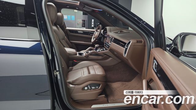 Porsche Cayenne 2021 — photo 11