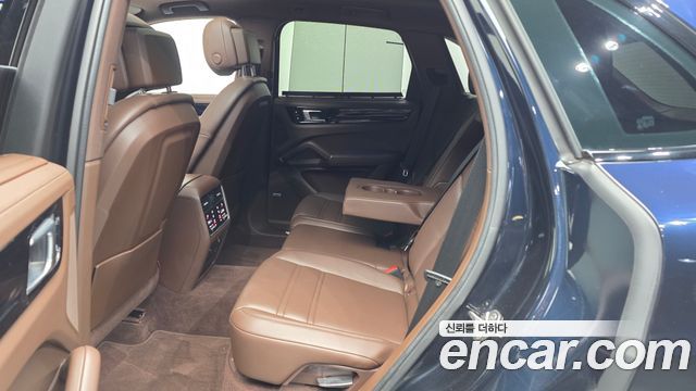 Porsche Cayenne 2021 — photo 12