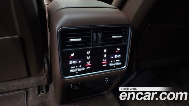 Porsche Cayenne 2021 — photo 18