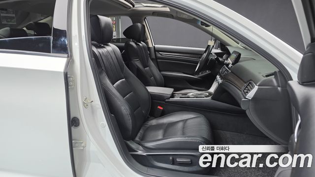 Honda Accord 2018 — photo 11