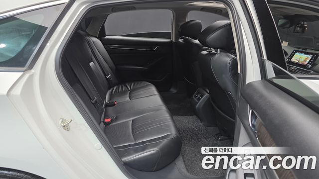 Honda Accord 2018 — photo 12