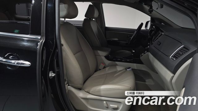 Kia Canival 2019 — photo 17