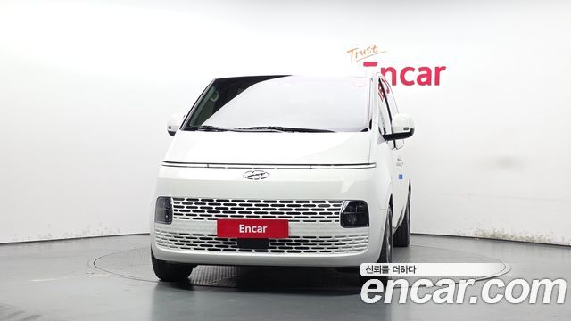 Hyundai Staria 2023 — photo 3