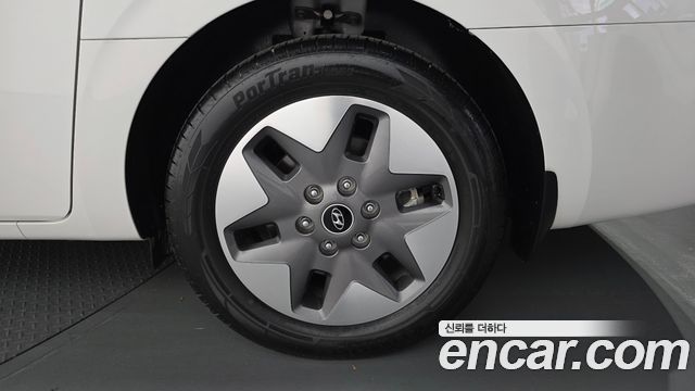 Hyundai Staria 2023 — photo 7