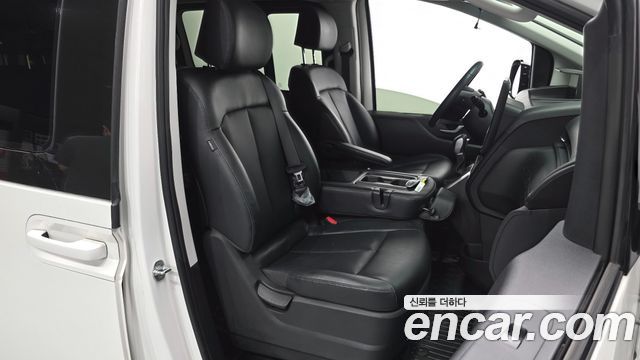 Hyundai Staria 2023 — photo 16