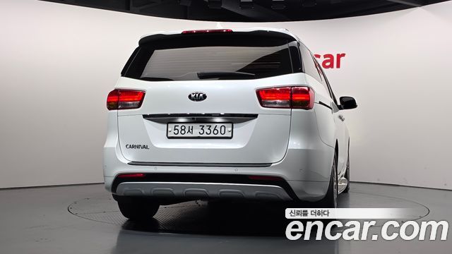 Kia Canival 2018 — photo 4