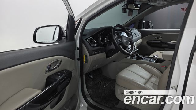 Kia Canival 2018 — photo 10