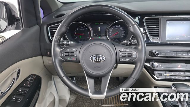 Kia Canival 2018 — photo 14