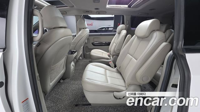 Kia Canival 2018 — photo 16