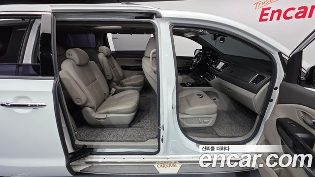 Kia Canival 2018 — photo 19