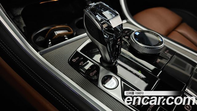 BMW 8-Series 2020 — photo 12