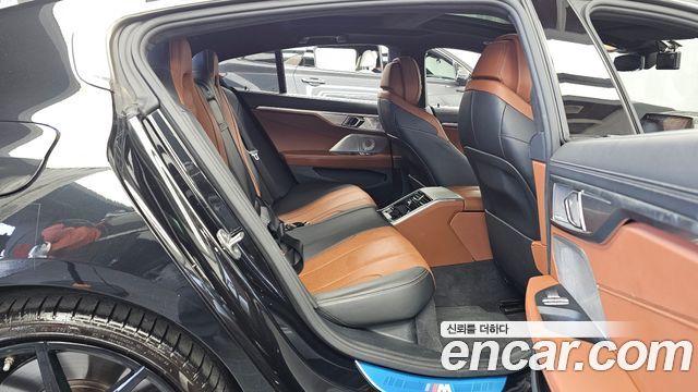 BMW 8-Series 2020 — photo 18