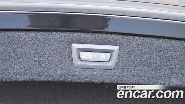 BMW 8-Series 2020 — photo 32