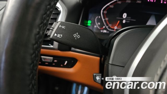 BMW 8-Series 2020 — photo 34