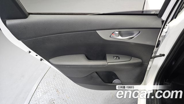 Kia K3 2022 — photo 15
