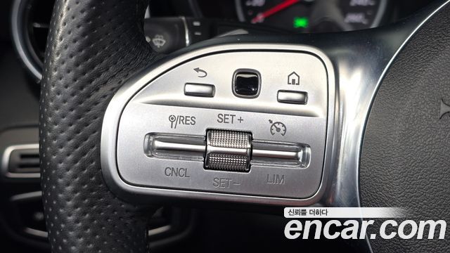 Mercedes-Benz C-Class 2019 — photo 17