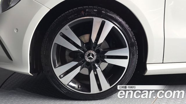 Mercedes-Benz A-Class 2018 — photo 5