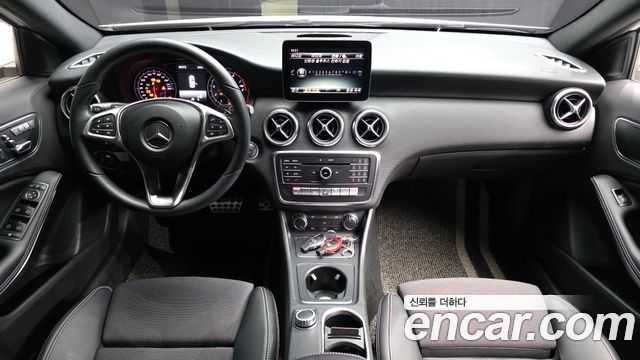 Mercedes-Benz A-Class 2018 — photo 10