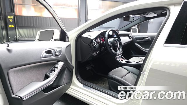 Mercedes-Benz A-Class 2018 — photo 13