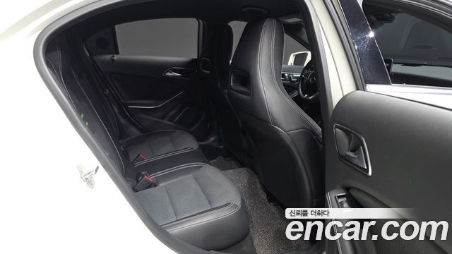 Mercedes-Benz A-Class 2018 — photo 18