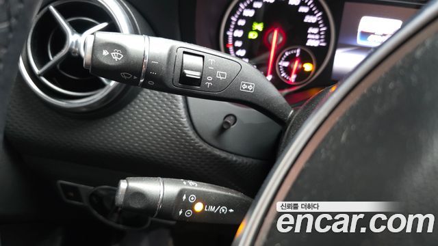 Mercedes-Benz A-Class 2018 — photo 24