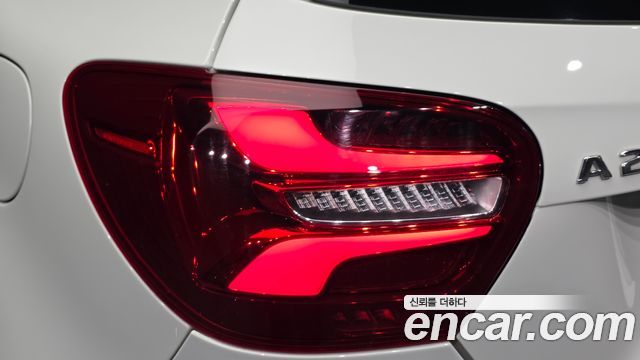 Mercedes-Benz A-Class 2018 — photo 9