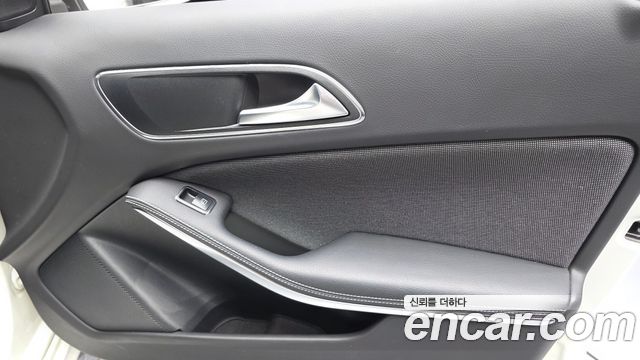 Mercedes-Benz A-Class 2018 — photo 14
