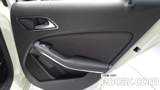 Mercedes-Benz A-Class 2018 — photo 15