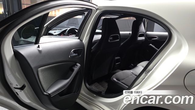 Mercedes-Benz A-Class 2018 — photo 16