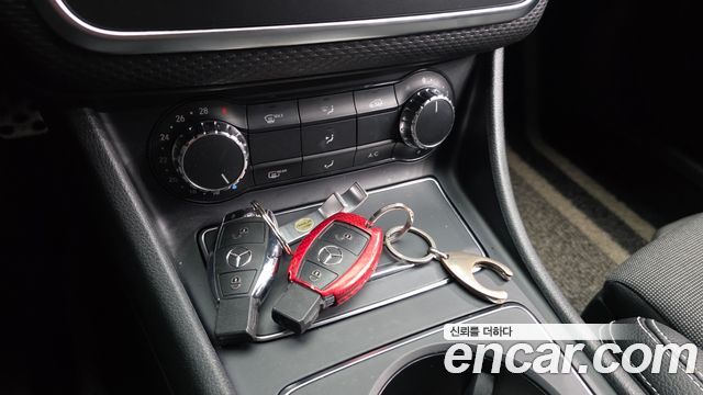Mercedes-Benz A-Class 2018 — photo 27