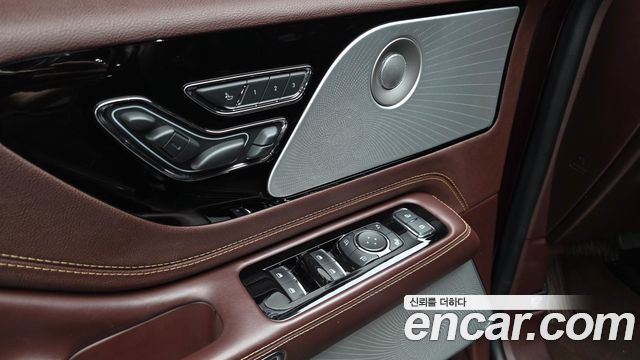 Lincoln Aviator 2020 — photo 33