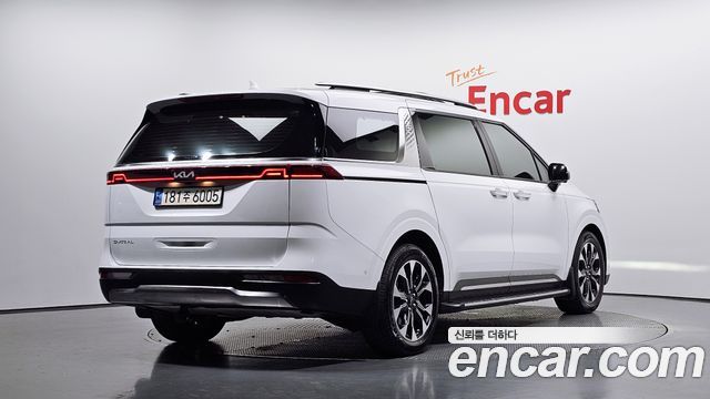 Kia Canival 2023 — photo 2