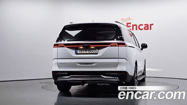 Kia Canival 2023 — photo 4