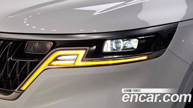 Kia Canival 2023 — photo 8