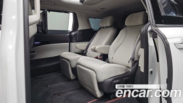Kia Canival 2023 — photo 16
