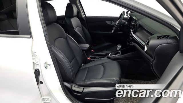 Kia K3 2023 — photo 17