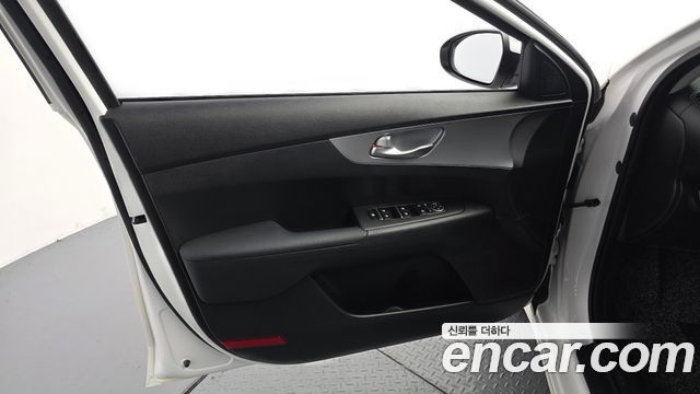Kia K3 2023 — photo 14