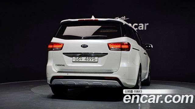 Kia Canival 2016 — photo 4