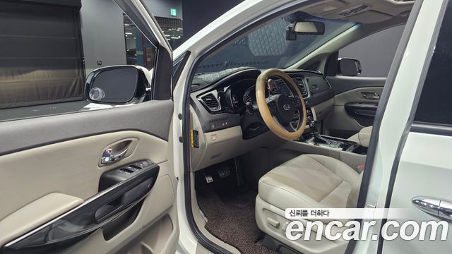 Kia Canival 2016 — photo 10