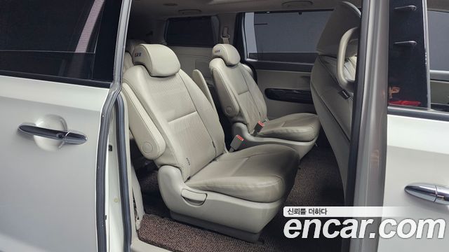 Kia Canival 2016 — photo 11
