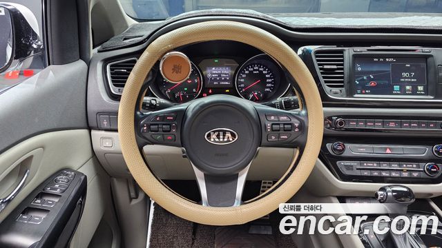 Kia Canival 2016 — photo 12