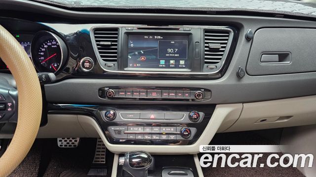 Kia Canival 2016 — photo 13