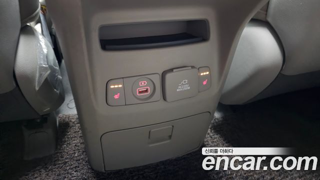 Kia Canival 2016 — photo 19