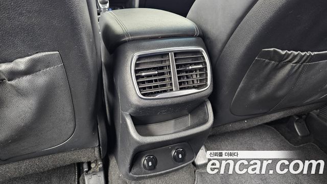 Hyundai Santafe 2019 — photo 31