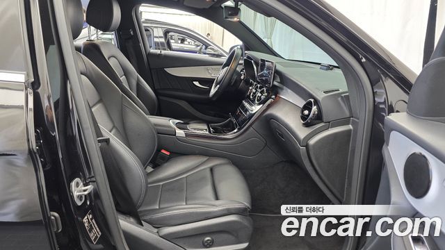 Mercedes-Benz GLC-Class 2021 — photo 16