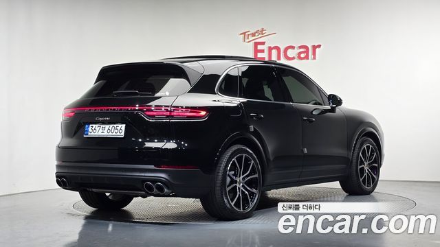 Porsche Cayenne 2023 — photo 2