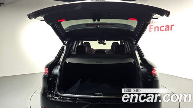 Porsche Cayenne 2023 — photo 18