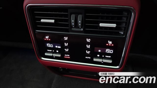 Porsche Cayenne 2023 — photo 19