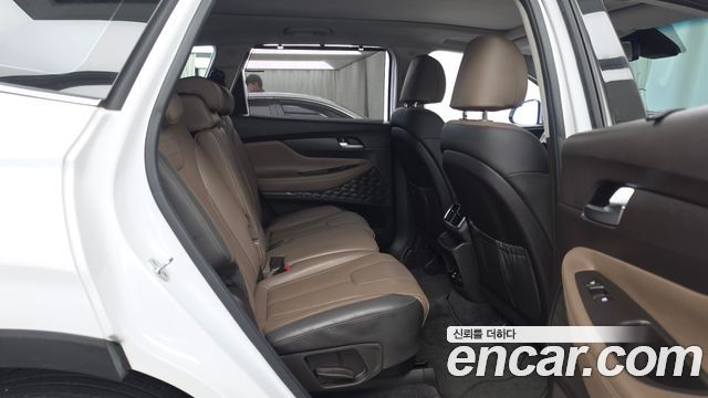 Hyundai Santafe 2019 — photo 18