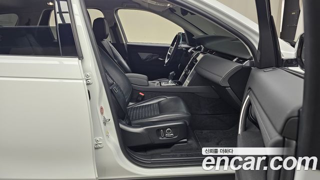 Land Rover Discovery Sport 2021 — photo 16